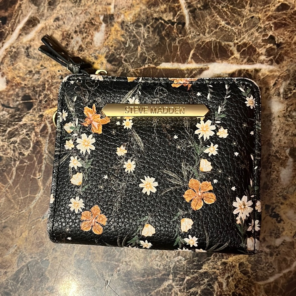 STEVE MADDEN SMALL WALLET
